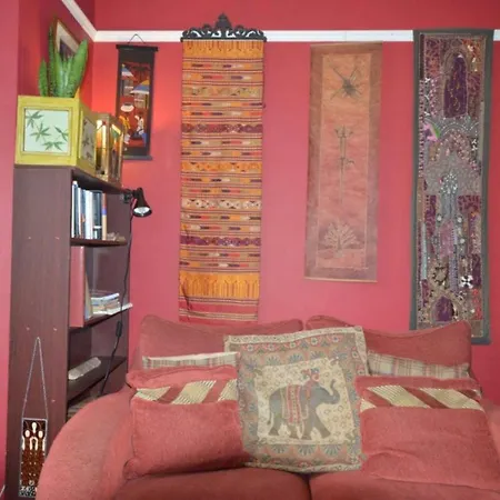 Holiday home Eclectic In Trendy Suburb *