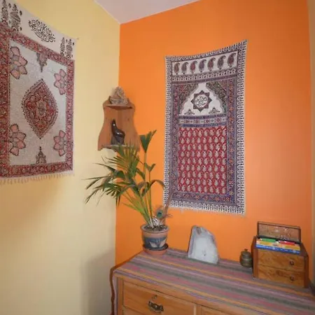 Eclectic In Trendy Suburb Holiday home Bristol